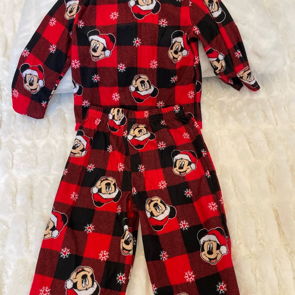 Adorable Mickey Mouse flannel pajama set. 2T
